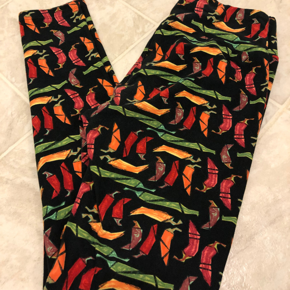 LuLaRoe Chili Pepper Leggings OS